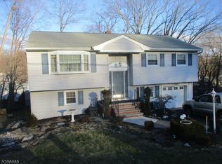 42 Thornton Dr, North Haledon, NJ 07508