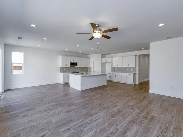 2858 E Corteza Dr, Fresno, CA 93730