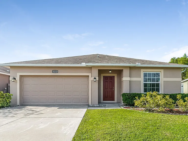 121 Daigledog St — Photo 1