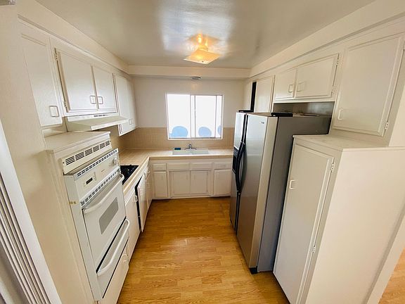 4th image of 1416 N Martel Ave #113945a57