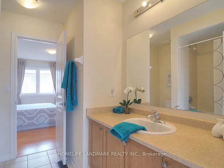 8 Farmhouse Cres — Photo 7