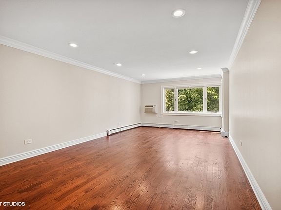5th image of 2033 Sherman Ave APT 206