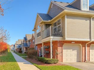 11375 N Woods Dr, Shelby Township, MI 48317