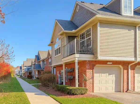 11375 N Woods Dr, Shelby Township, MI 48317