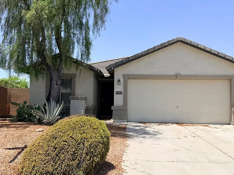 19546 N Krupps Ct — Photo 1