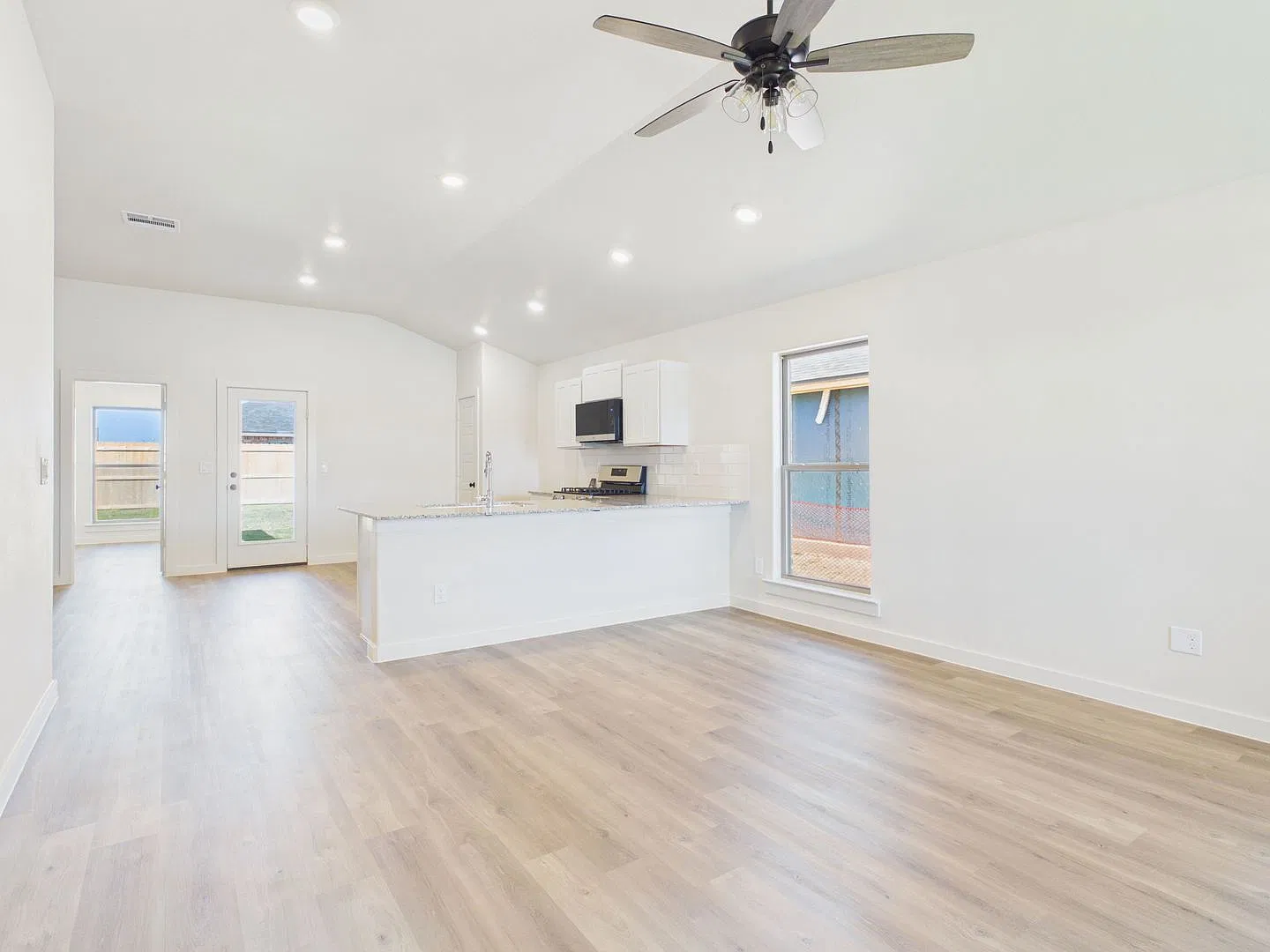 Brand-New 3 Bedroom, 2 Bathroom Rental in Homestead!! — Photo 3