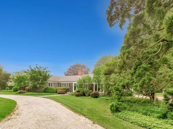 49 Georgica Rd, East Hampton, NY 11937