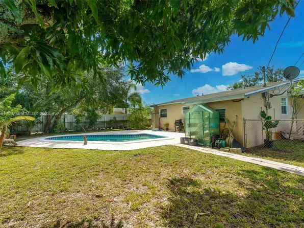 20431 NW 22nd Ct, Miami Gardens, FL 33056