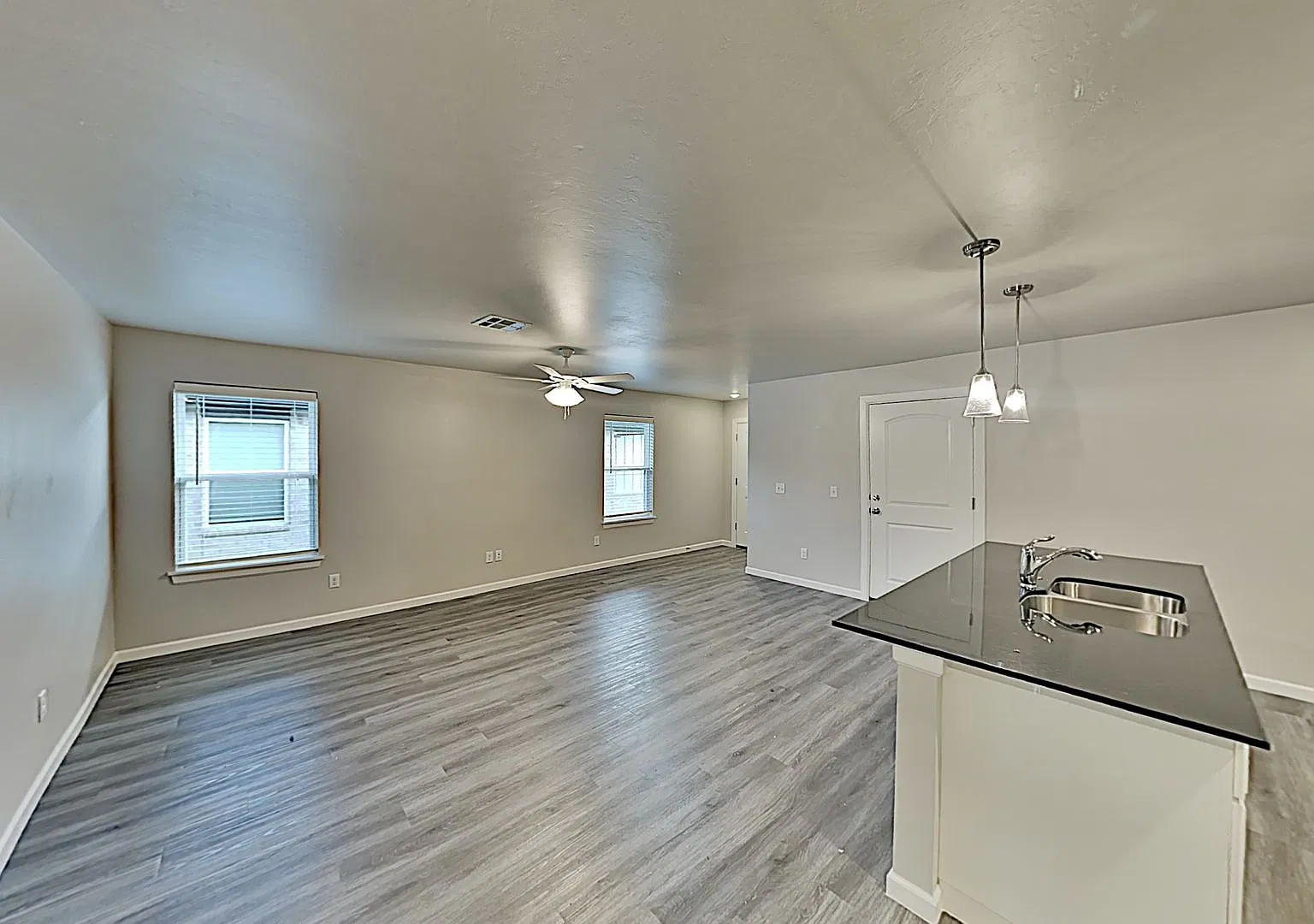 2 Bedroom 2 Bathroom 2 Car Garage Duplex close to Broadway Extension, a short distance from Edmon... — Photo 4