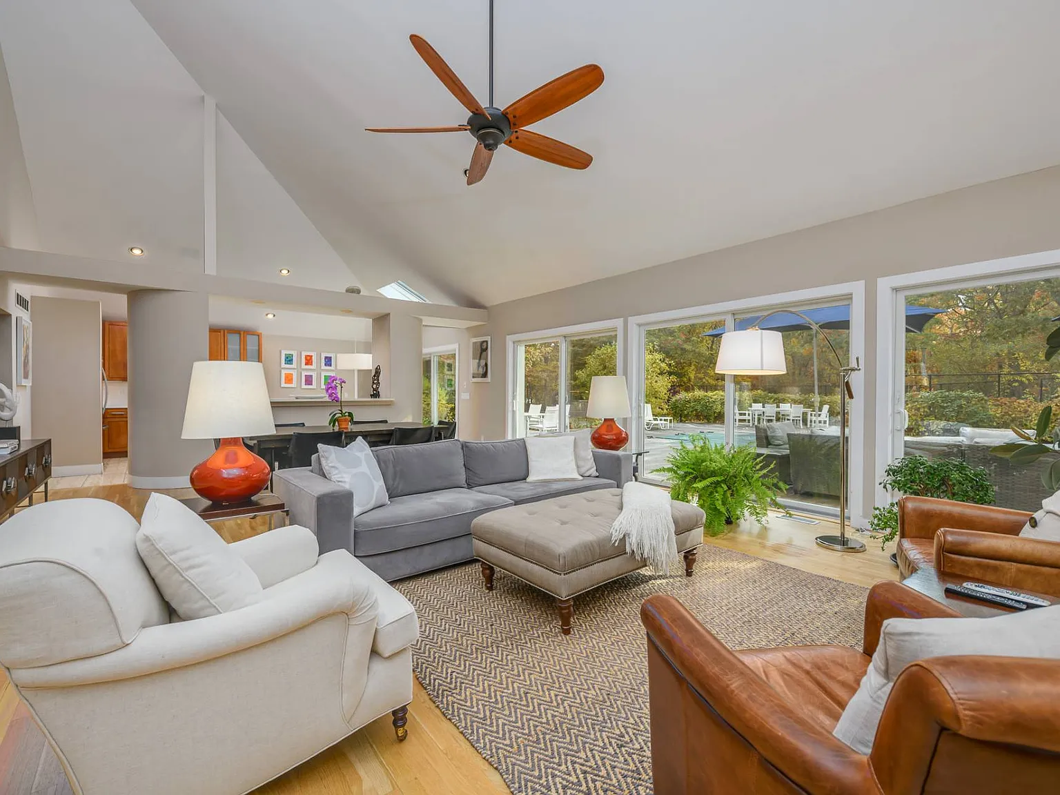 Experience Luxurious Living in the Hamptons — Photo 3