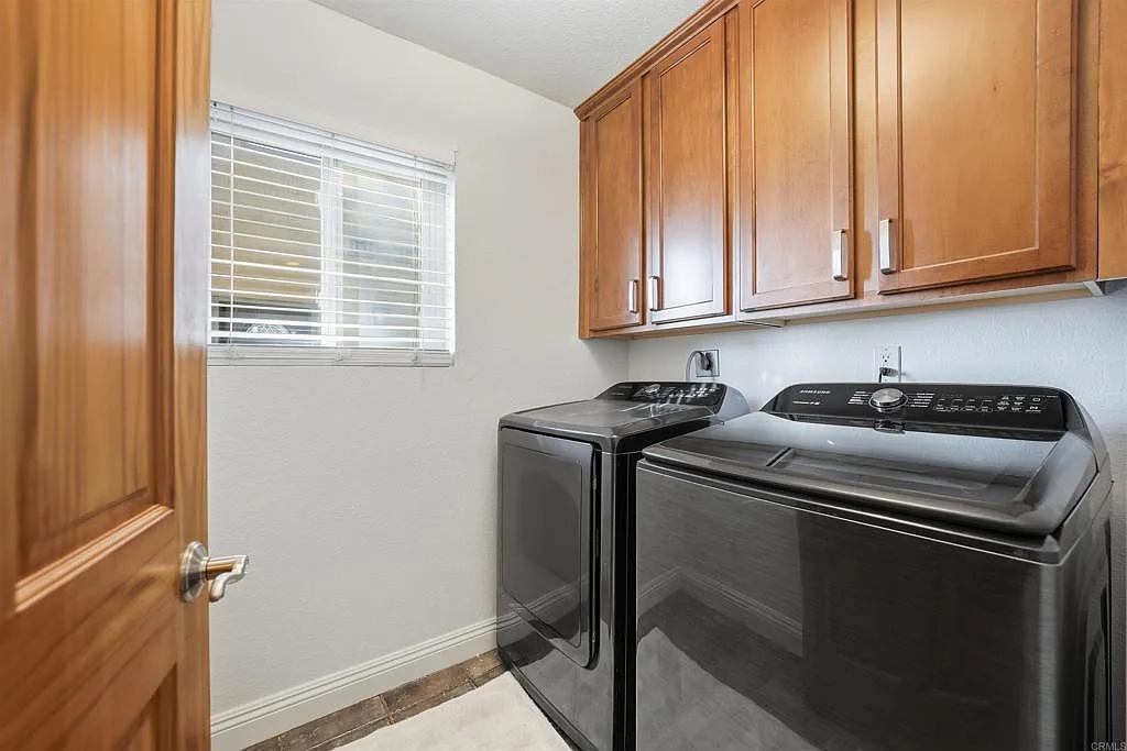 Building Photo - 5505 Adelaide Ave #14