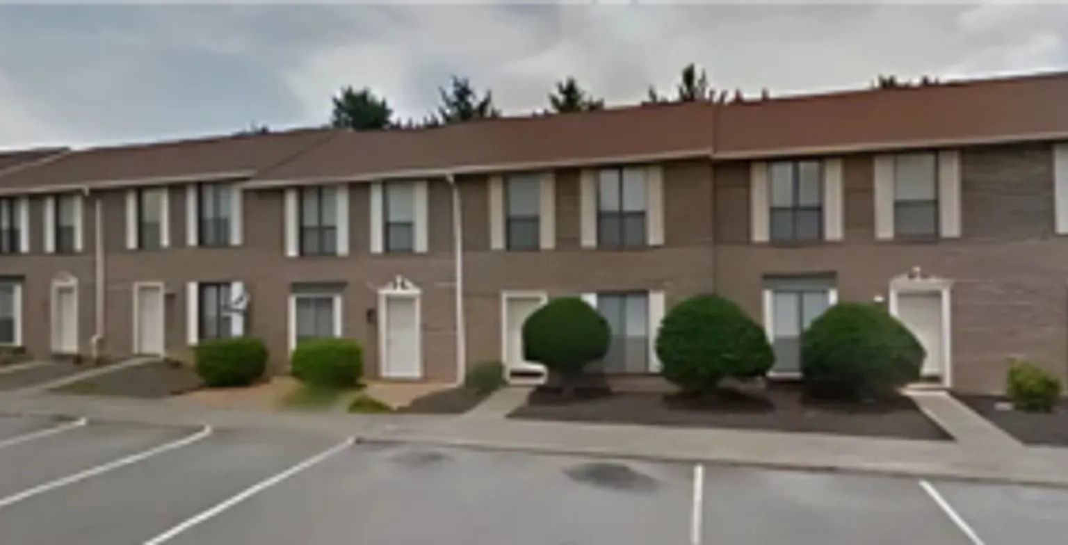 Stratford ll — Photo 1