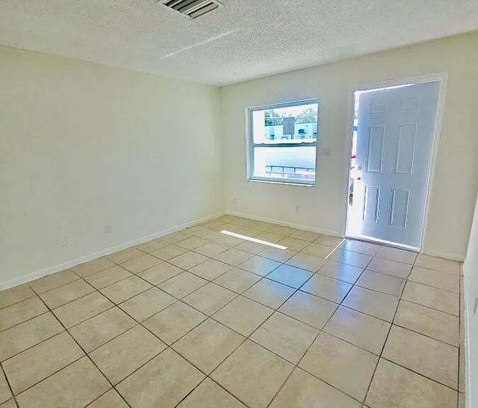 320 S Grosse Ave #B — Photo 6