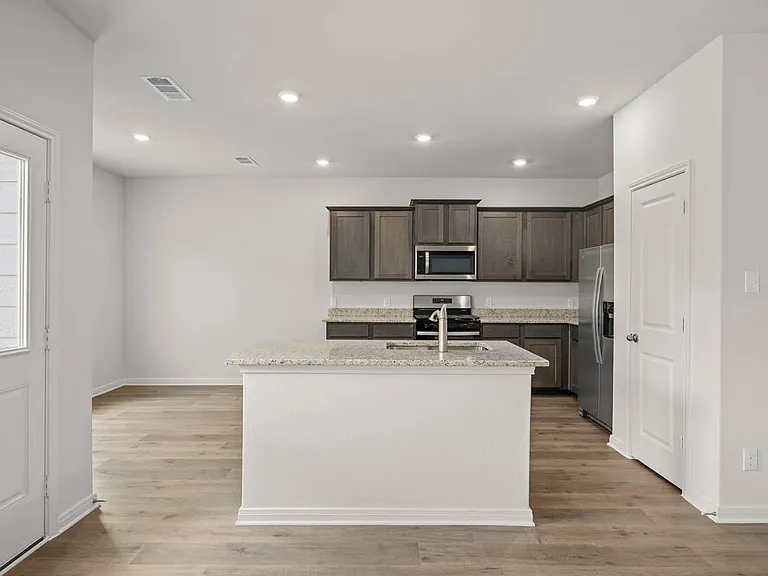 301 Patton Ln — Photo 7