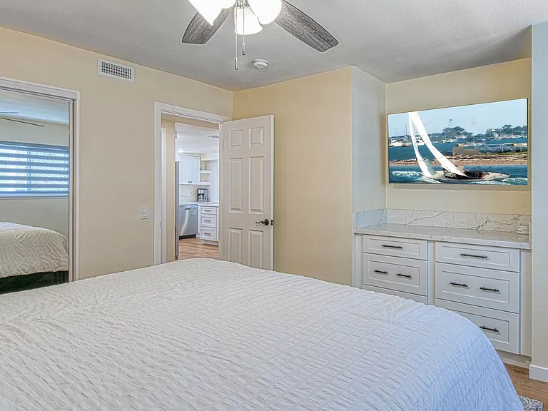 5008 Seashore Dr — Photo 14