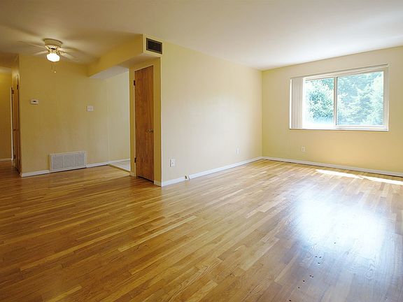3rd image of 3314 Russell Blvd APT 3