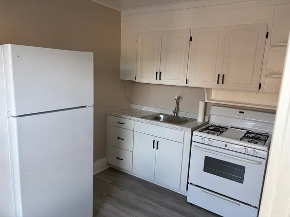 915 Pittsburgh St #1, Springdale, PA 15144