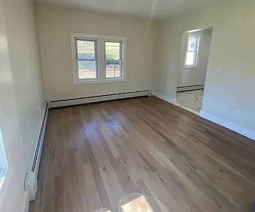 5th image of 323 Rutherford Ave #B