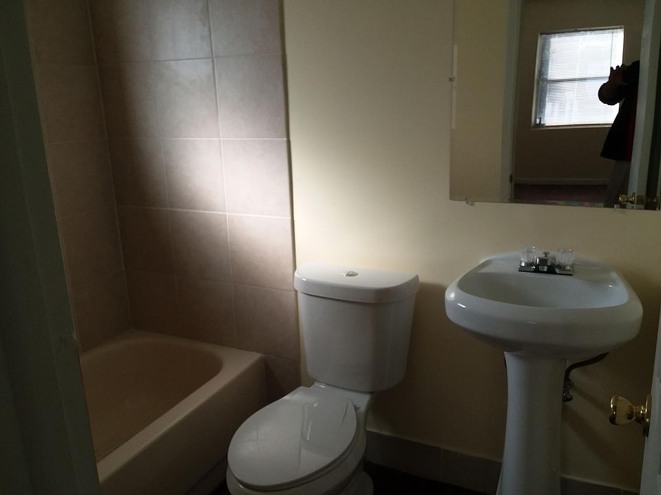 1st image of 488 NE Crystal St