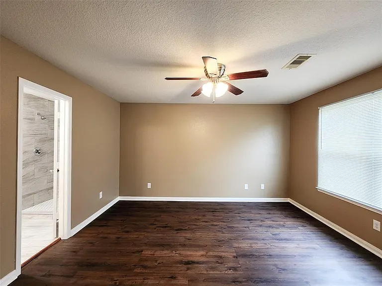 927 Paradise Rd — Photo 5