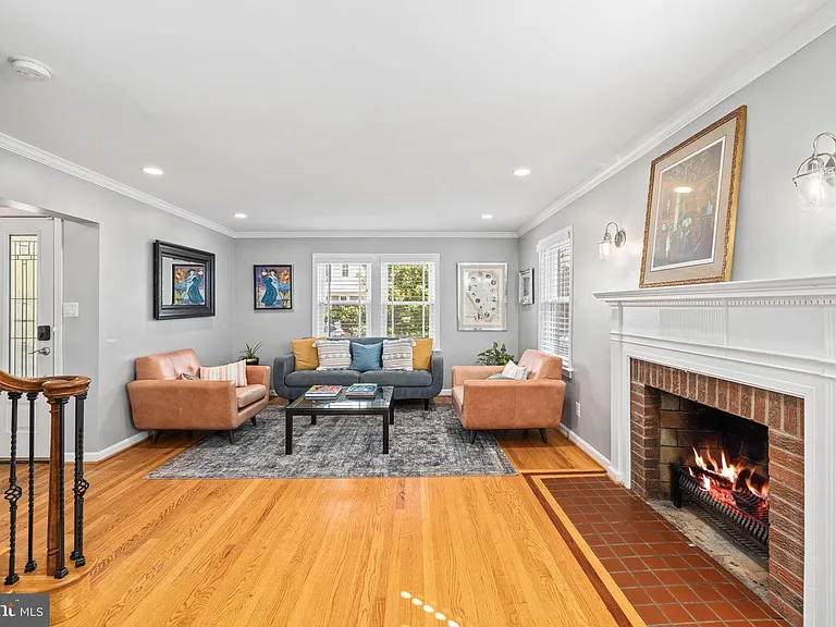 1604 N Edgewood St — Photo 18