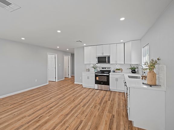 4th image of 367-1 W Heil Ave