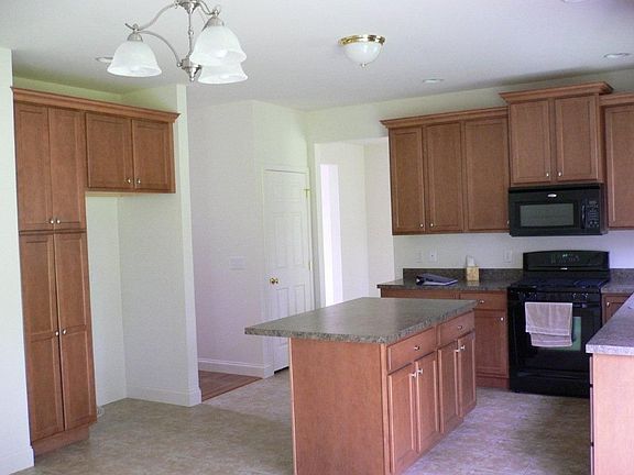 New Kitchen, mud room connect to garage