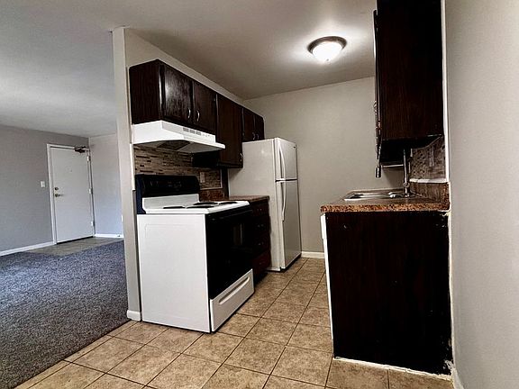 5th image of 519 S Main St APT 4