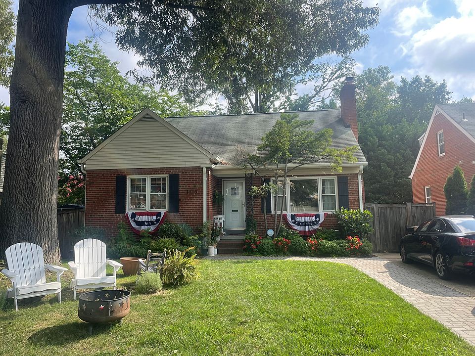 __ Welcome to your new home in North Ridge!
Spacious, updated, and just minutes from D.C.