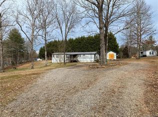 10 Honeycutt Ln, Hickory, NC 28601
