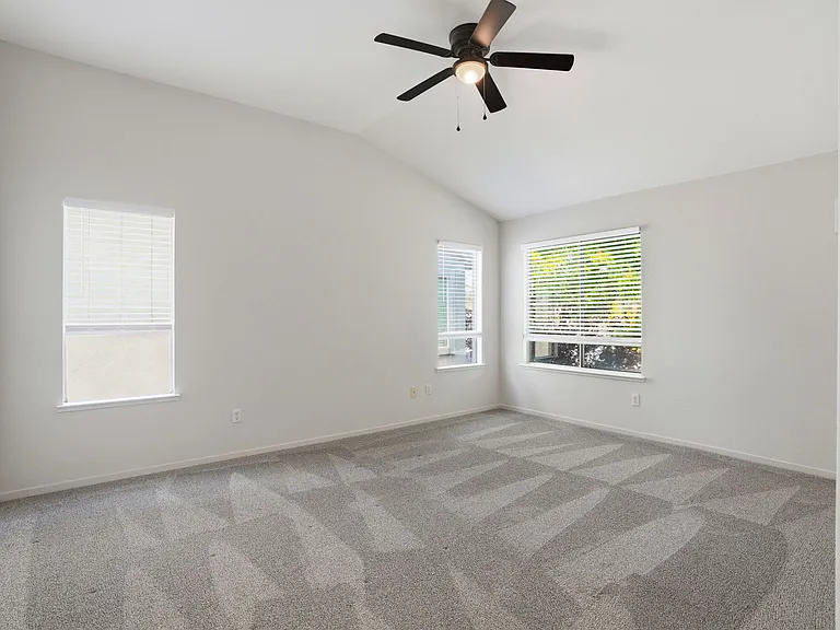 419 Pioneer Ave — Photo 15