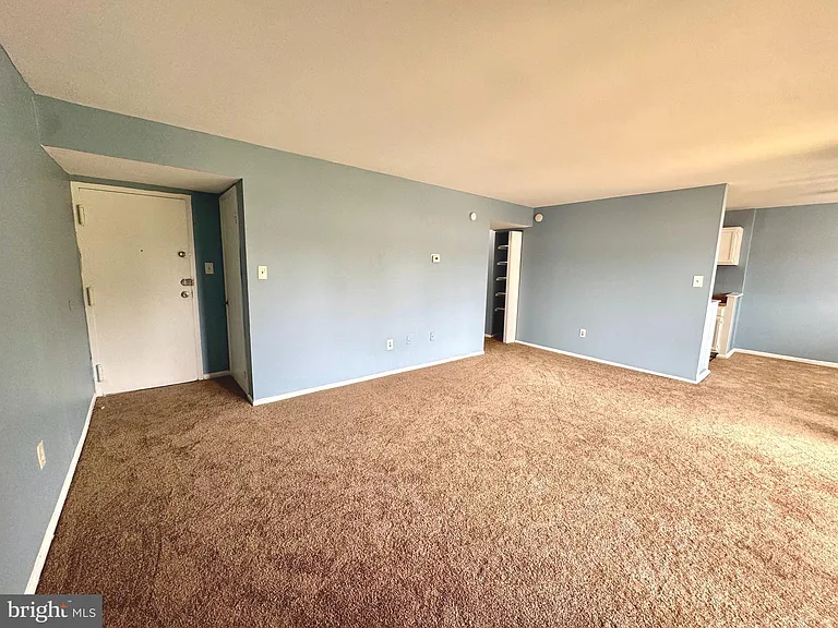 5444 85th Ave #201 — Photo 2
