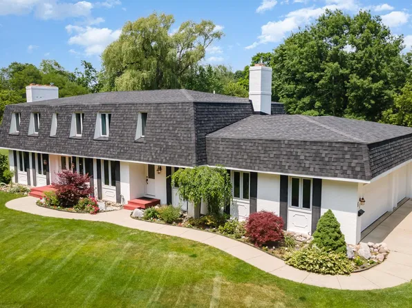 610 W Saint Andrews Rd, Midland, MI 48640