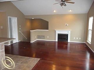 3rd image of 43782 Rushcliffe Dr