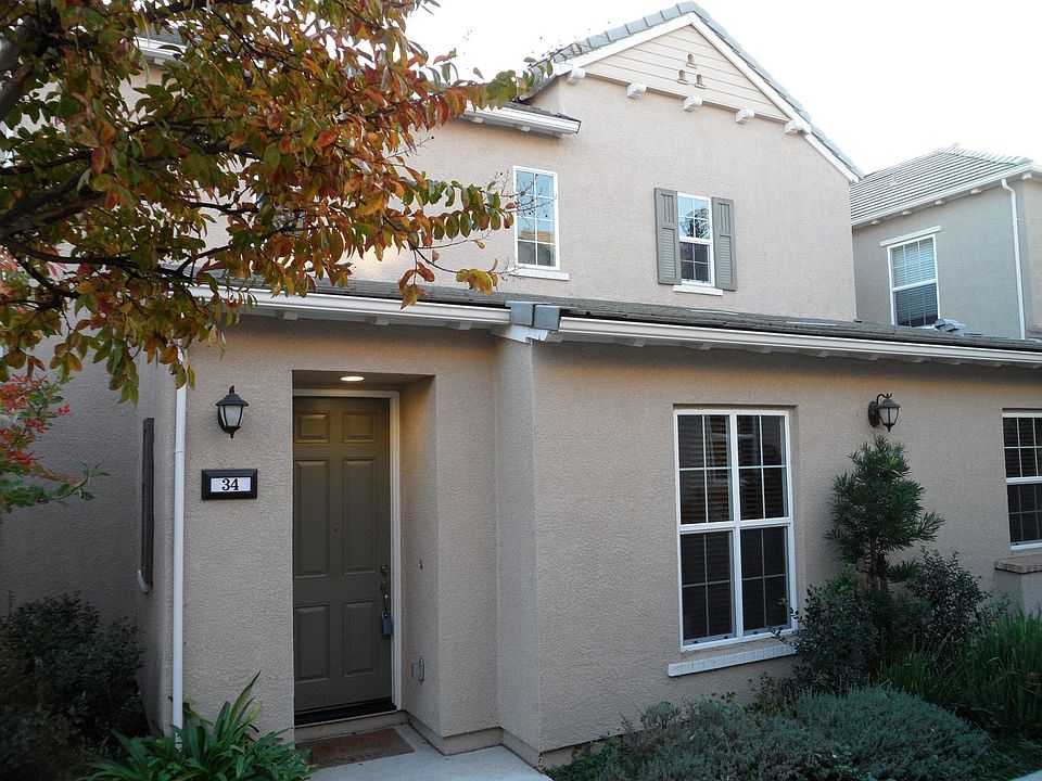Front faces north.
