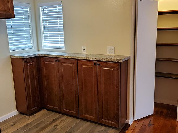 5th image of 3845 Superior St