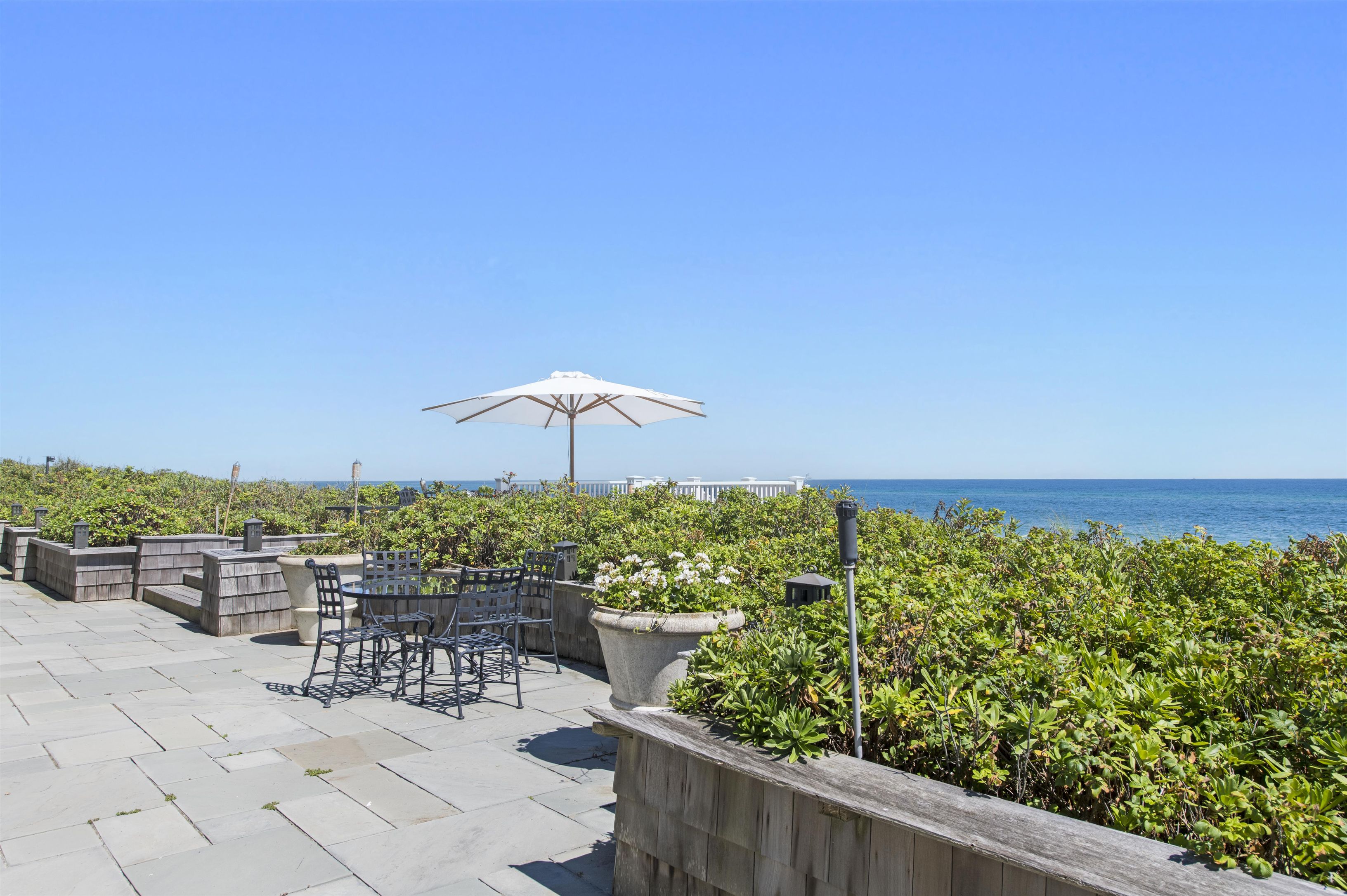 376 Gin Ln, Southampton, NY 11968 Out East