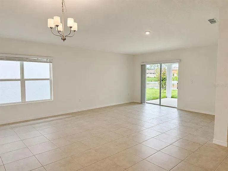 2717 Raindrop Run St — Photo 6