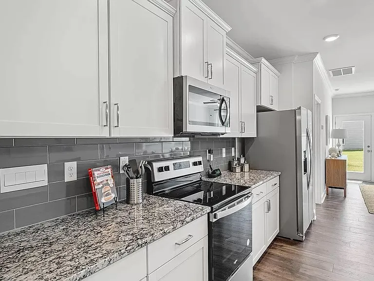 10453 Ambercrest Ct NW — Photo 8
