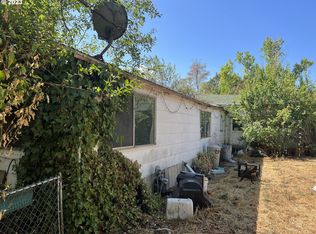 752 E St, Riddle, OR 97469