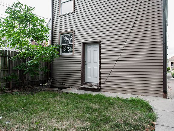 3rd image of 4849 W Ainslie St