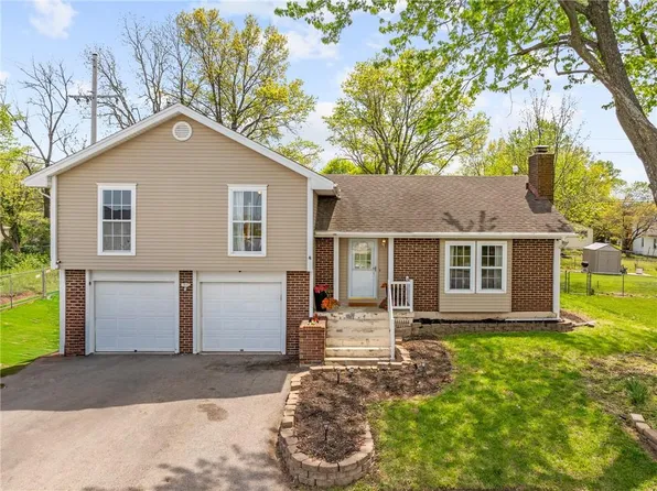 1113 W Cedar Ter, Olathe, KS 66061
