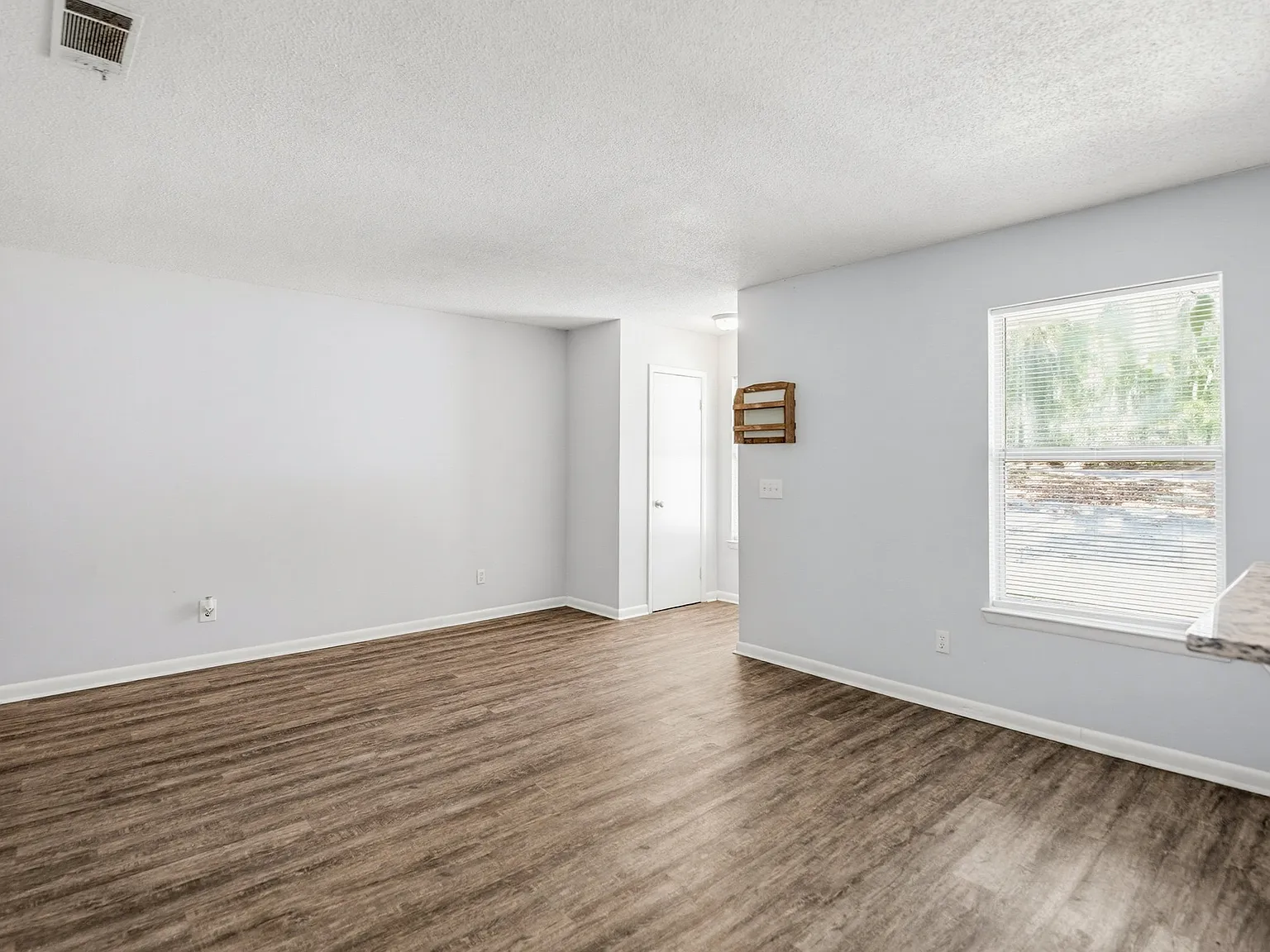 2 bed, 1000 sqft, $1,500 — Photo 4