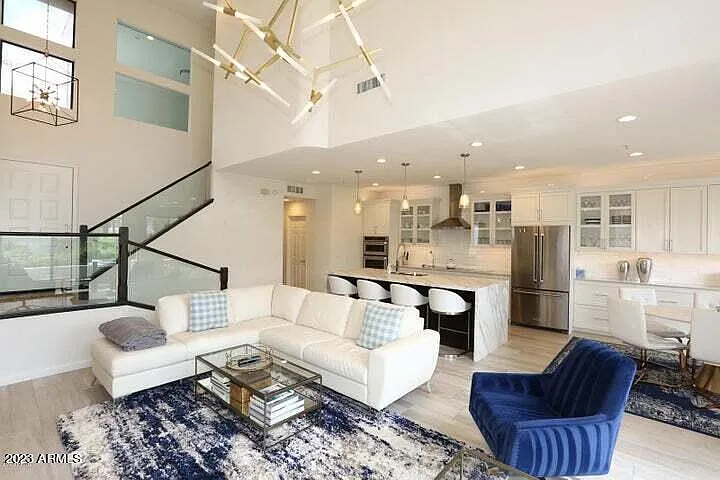3 bed, 2.5 bath, 1687 sqft, $8,500 — Photo 4