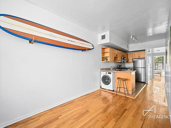 5th image of 726 Sackett St APT 2L