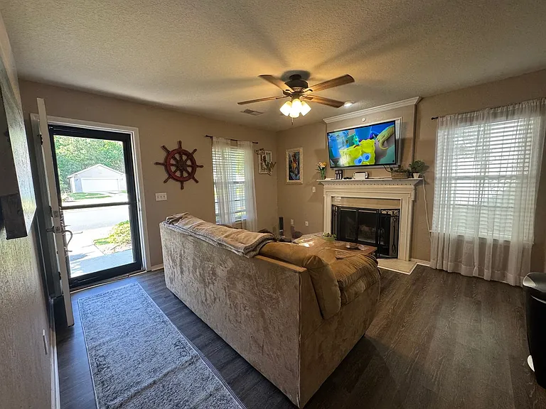 193 University Pkwy — Photo 22