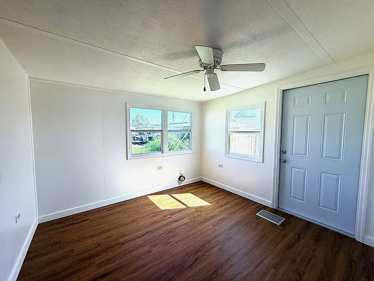 139 Gaslight Ave — Photo 9