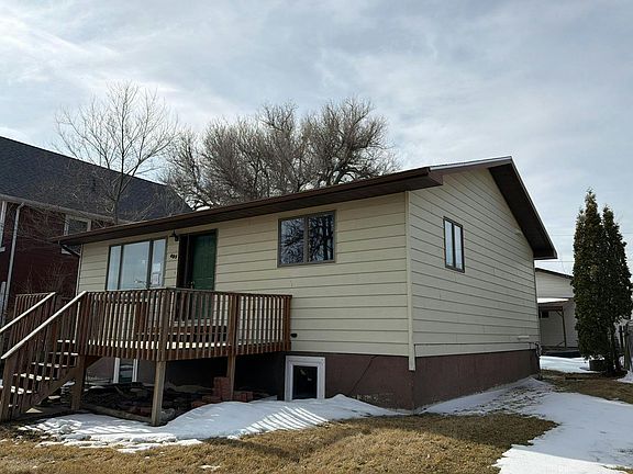 2nd image of 427 9th Ave W
