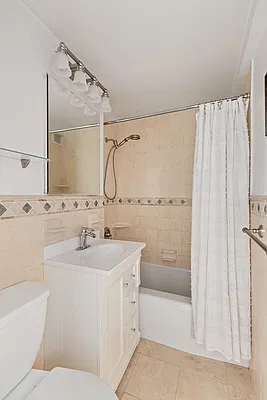 Bathroom, photo 1