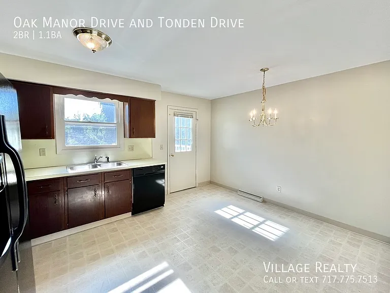 Oak Manor Dr — Photo 44